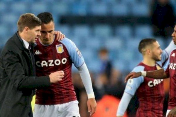 Steven Gerrard Dipecat Aston Villa