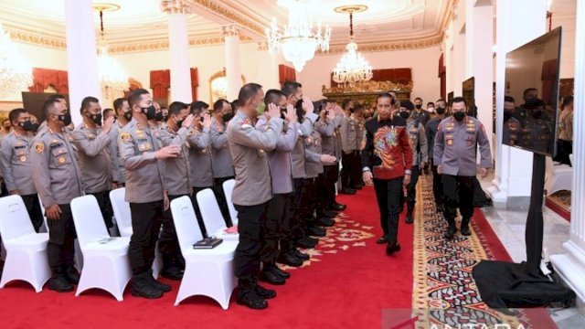 Presiden Jokowi bersama Kapolri.(F-INT)