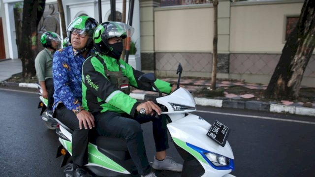 Wali Kota Makassar Ingatkan Pegawai Pemkot Konsisten Gunakan Ojek Online Tiap Selasa