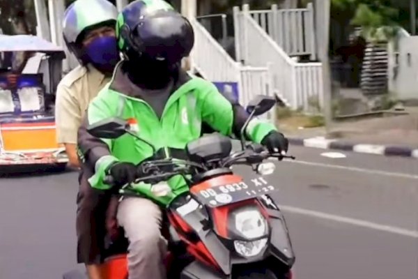 Dukung Program Ojol Day, Kepala Bapenda Hingga Staf Naik Ojol Ke Kantor