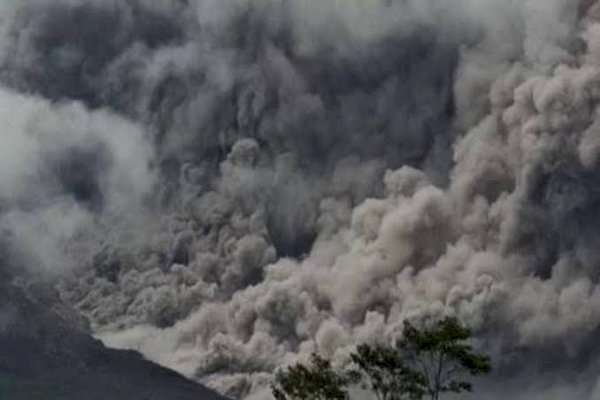 Waspada, Gunung Semeru Erupsi Lagi