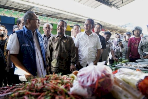 Menteri Perdagangan – Gubernur Sulsel Monitoring Harga dan Ketersediaan Bahan Pokok di Pasar Pa’baeng-baeng