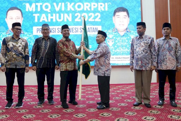 Gubernur Lepas Kafilah MTQ Ke-VI KORPRI Sulsel ke Padang