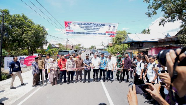 Gubernur Andi Sudirman Resmikan Ruas Pinrang – Rappang Sepanjang 3,3 KM