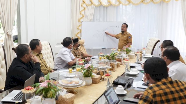 Gubernur Sulsel Pimpin Rapat Mitigasi Banjir, Kolam Rentensi Bakal Ditambah