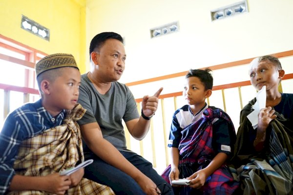 Hadiri Sunatan Massal, Ilham Azikin Beri Semangat ke 120 Anak Bantaeng