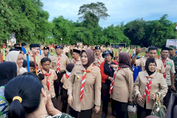 Ke Lakkang, Wawali Makassar Fatmawati Rusdi Diserbu Ibu-ibu untuk Foto Selfie