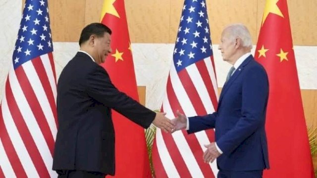 ini Momen Jabat Tangan dan Tatap Muka Perdana Joe Biden dan Xi Jinping di Bali