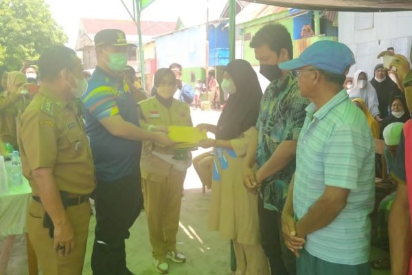 Bupati Pangkep Yusran Salurkan Bantuan Bencana Senilai Rp196 Juta untuk Warga di 9 Pulau