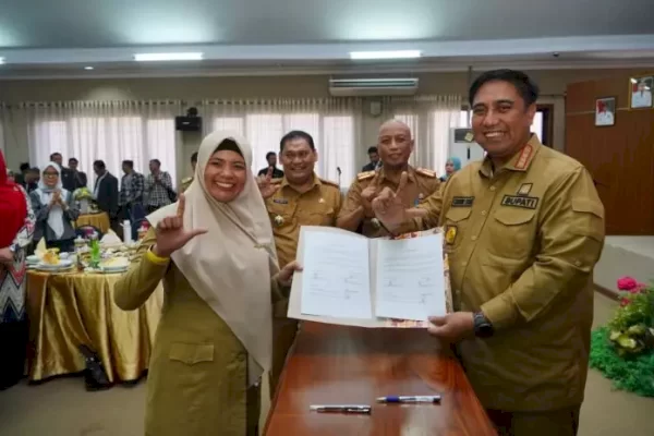 Dorong Percepatan Maros Jadi Kabupaten Literasi, Wabup Suhartina Bohari Resmi Dikukuhkan Sebagai Bunda Literasi