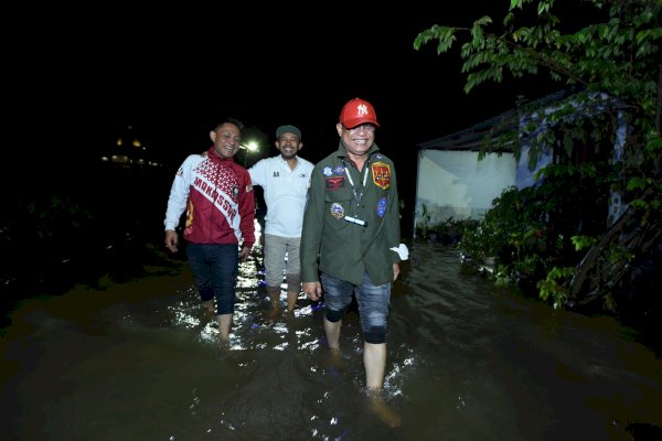 Peduli, Dirut PDAM Beni Iskandar Bersama Jajarannya Turun langsung salurkan Bantuan di 3 Lokasi Banjir