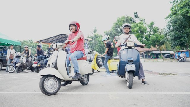 Hadir di Temu scooterist Bantaeng, Ilham Azikin Bawa Vespa Klasik Tahun 1976