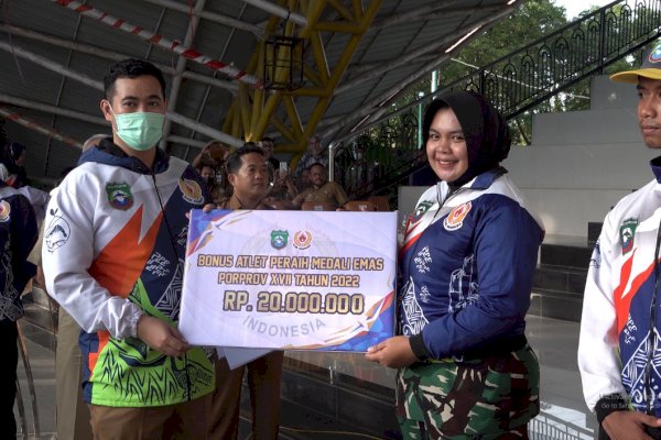 Pemkab Pangkep Bagikan Bonus Atlet Porprov
