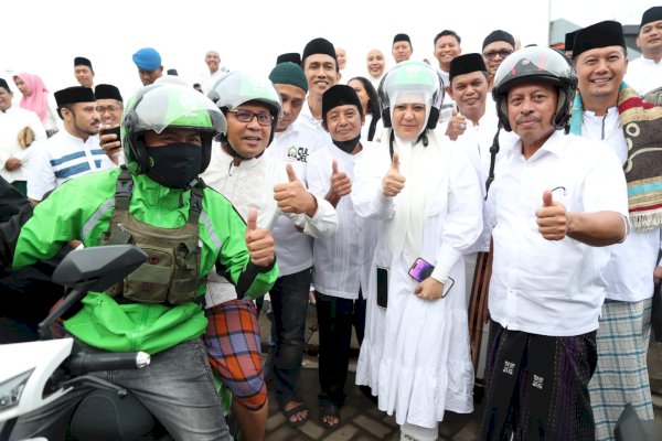 Jamaah Shalat Subuh Serentak Naik Ojol ke Anjungan