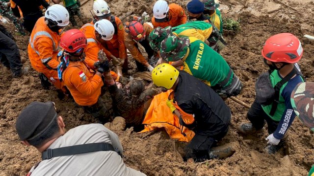 Basarnas Kerahkan 11 Ekor Anjing SAR Cari Korban Gempa Cianjur