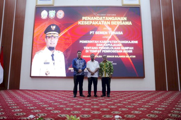 Disaksikan Gubernur, Bupati Pangkep Yusran-Dirut PT Semen Tonasa Teken MoU Pengelolaan Sampah