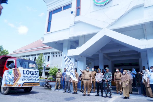 Distribusikan Logistik Pilkades untuk Pulau Terluar Pangkep, Bupati Yusran: Jangan Sampai Konflik