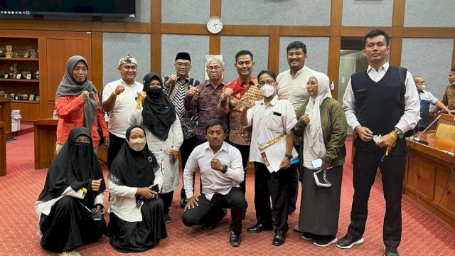 NasDem Temui Guru Honorer yang Berunjuk Rasa di DPR