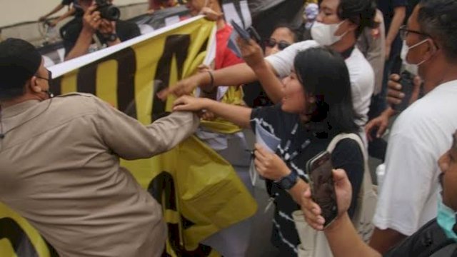 Aksi Tolak RKUHP di CFD Jakarta Dibubarkan Polisi