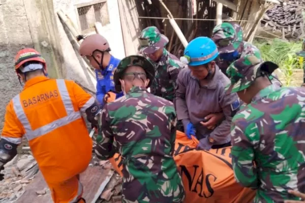 Miris! Gempa Cianjur Jadi Tontonan Warga, Evakuasi Korban Terhambat