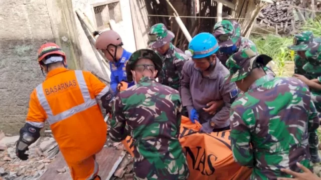 Miris! Gempa Cianjur Jadi Tontonan Warga, Evakuasi Korban Terhambat