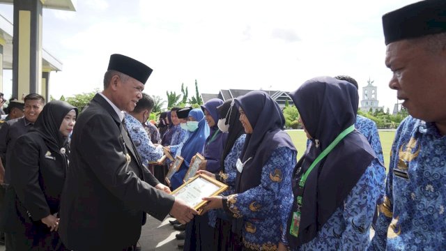 Nakes dan Puskesmas Berprestasi di Luwu Diberi Penghargaan di Peringatan HKN ke-58