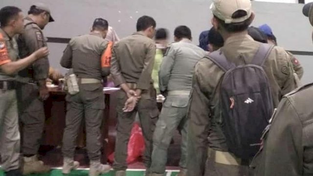 Anggota Satpol PP Sulsel Jalani Tes urin