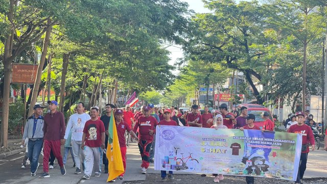 Ketua DPRD Makassar, Rudianto Lallo Lepas Peserta Jalan Sehat Muhammadiyah.