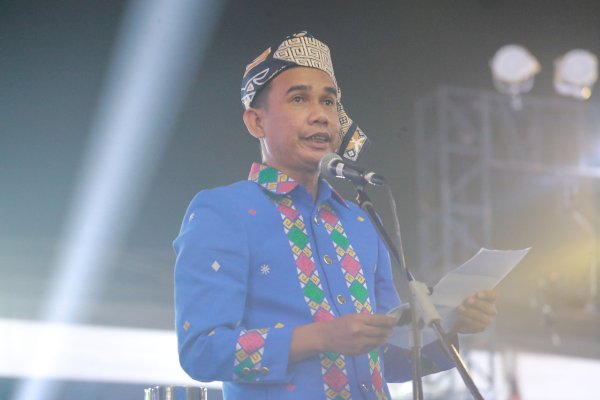 Ketua DPRD Rudianto Lallo Kenakan Baju Adat Toraja Saat Bacakan Sejarah Kota Makassar di HUT ke- 415