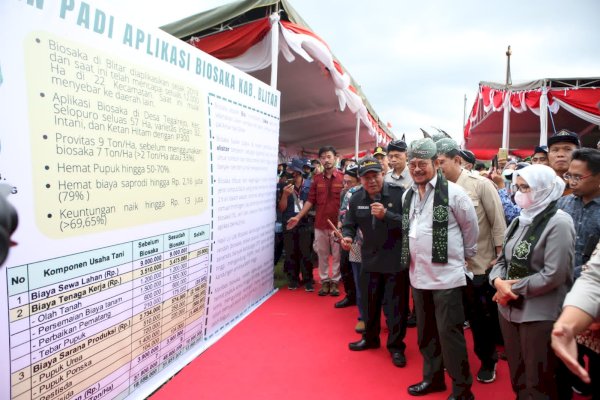 Peringati Hari Pahlawan, Mentan SYL Panen Padi Aplikasi Biosaka di Blitar