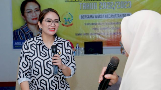 Reses di Wajo, Legislator Golkar Debbie Rusdin Serap Aspirasi Warga Soal Pembuatan KTP dan Ijazah