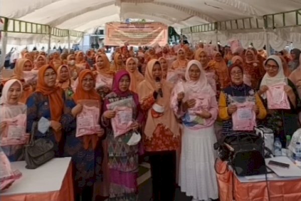Dharma Wanita DPMPTSP Makassar ikut Lomba Menghias Kaddo Minyak