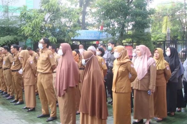 Sekcam Rappocini Rendra Pimpin Apel Pagi di Halaman Kantor Kecamatan