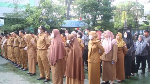 Sekcam Rappocini Rendra Pimpin Apel Pagi di Halaman Kantor Kecamatan
