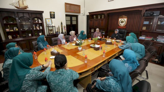 Indira Yusuf Ismail Lepas Tim Jambore TP PKK Kota Makassar