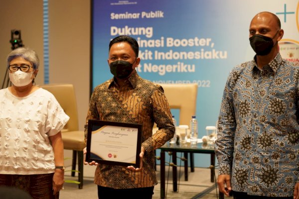Sukses Tingkatkan Cakupan Vaksinasi di Bantaeng, Ilham Azikin Terima Penghargaan