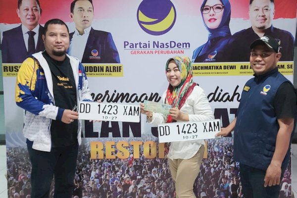 Pemenang Hadiah Mobil Jalan Sehat Restorasi Terima STNK dan Plat Mobil: Terima Kasih Partai NasDem!