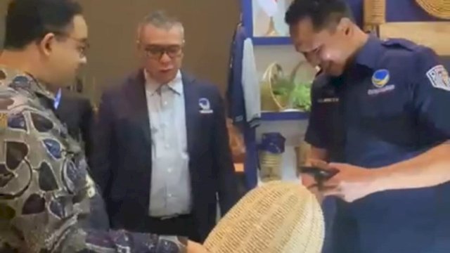 Anies Borong Gantungan Lampu Rotan di Booth DPW NasDem Sulteng