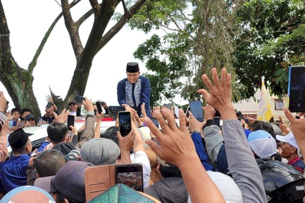 Momen Kedatangan Anies Disambut Hangat Warga Tasik