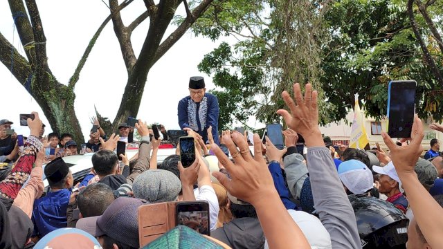 Momen Kedatangan Anies Disambut Hangat Warga Tasik