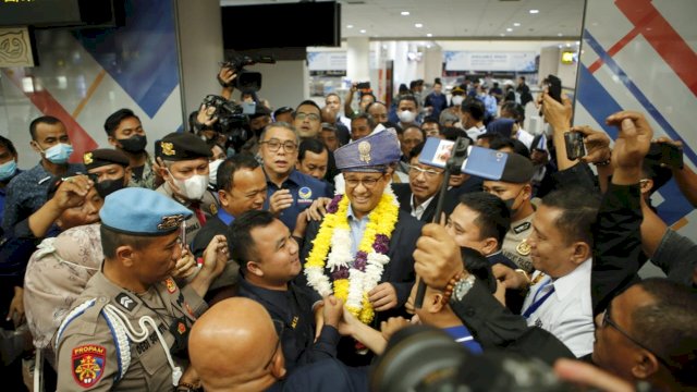 Tiba di Medan, Anies Baswedan Disambut Ratusan Ribu Warga.