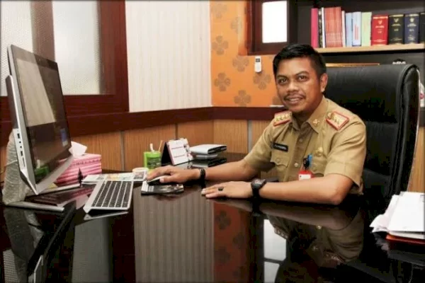 Kepala Bapenda Makassar Firman Pagarra Pimpin Rakor Bersama PD Parkir