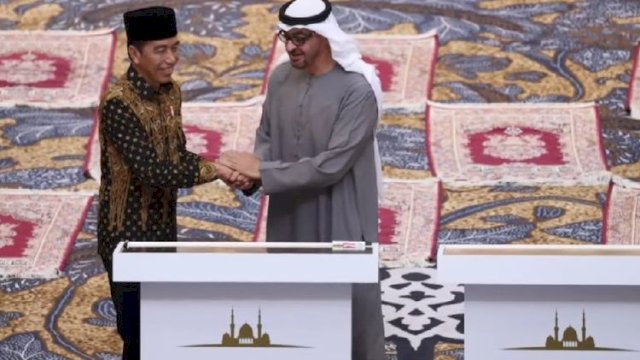 Jokowi dan Presiden UEA Resmikan Masjid Sheikh Zayed Solo