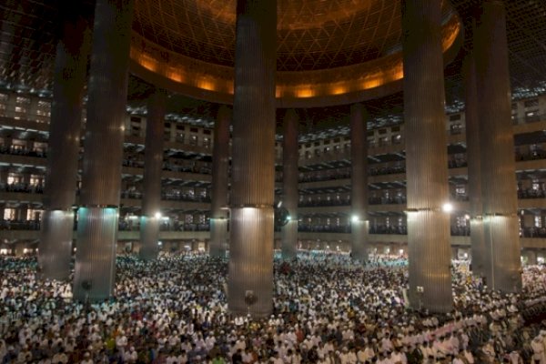 Masjid Istiqlal Gelar Salat Gerhana Bulan Berjemaah