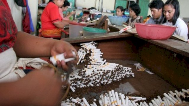 Ilustrasi pekerja rokok.(F-INT)