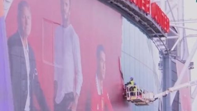 Mural Cristiano Ronaldo di Old Trafford Dicopot Manchester United