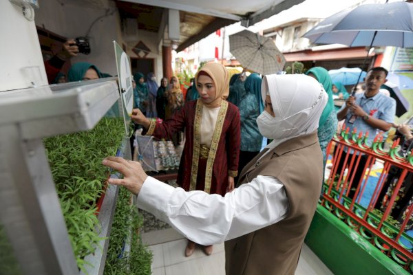 Rombongan Dekranas Pusat Bermain Dende Dende di Lorong PKK Kelurahan Kassi – Kassi, Kecamatan Rappocini
