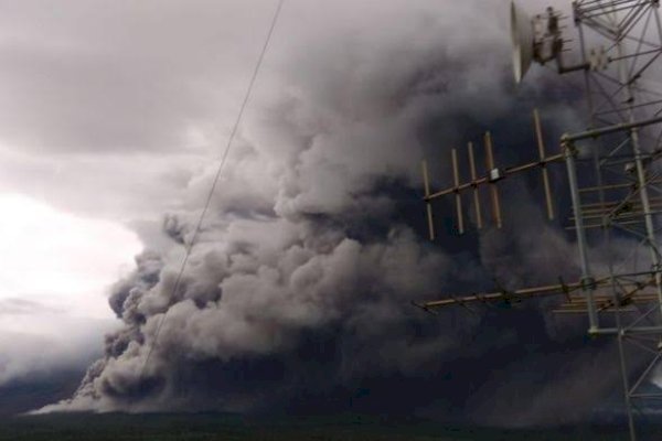 Muntahkan Awan Panas, Gunung Semeru Naik Status Jadi Awas