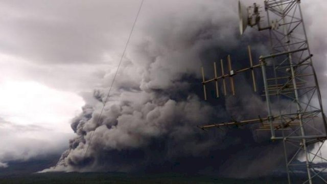 Muntahkan Awan Panas, Gunung Semeru Naik Status Jadi Awas