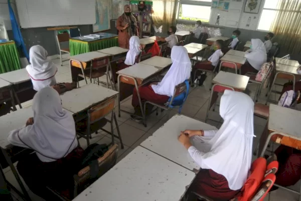 Miris, Siswa SMP Negeri di Padang Tak Bisa Ujian karena Utang Uang Seragam